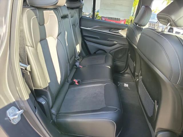 2026 Jeep Grand Cherokee Altitude 4x2