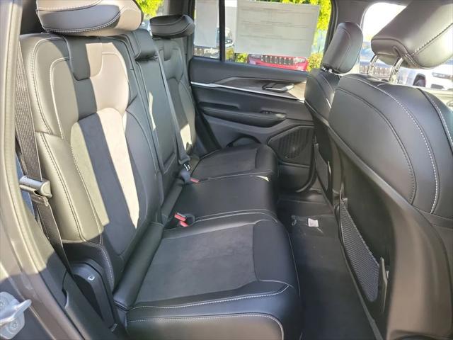 2026 Jeep Grand Cherokee Altitude 4x2