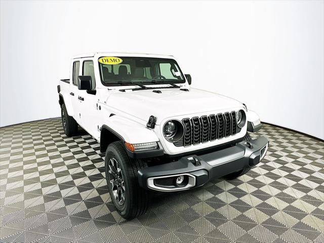 2026 Jeep Gladiator GLADIATOR SAHARA 4X4
