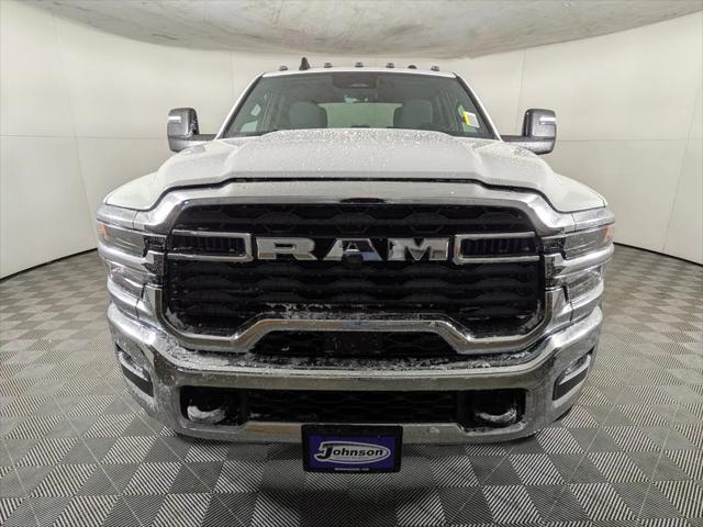 2026 RAM Ram 5500 Chassis Cab RAM 5500 TRADESMAN CHASSIS CREW CAB 4X4 84 CA