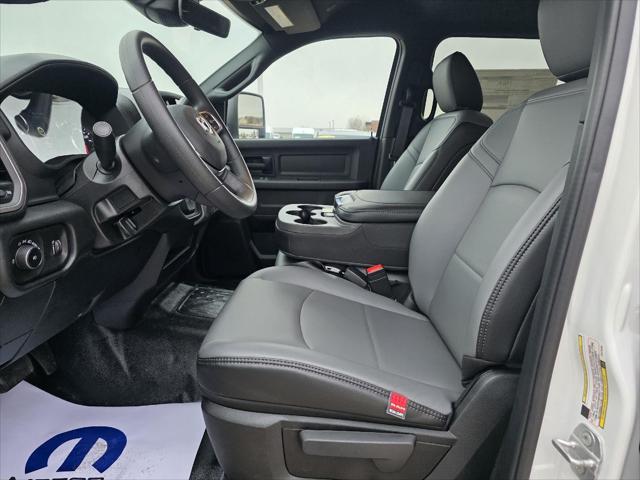 2026 RAM Ram 5500 Chassis Cab RAM 5500 TRADESMAN CHASSIS CREW CAB 4X4 84 CA