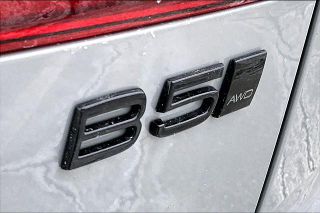 2026 Volvo XC60 B5 Ultra Black Edition