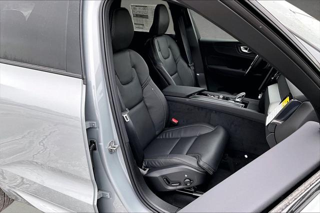 2026 Volvo XC60 B5 Ultra Black Edition