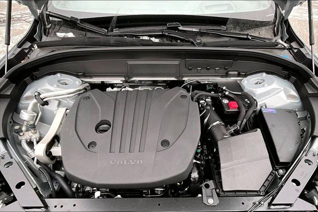 2026 Volvo XC60 B5 Ultra Black Edition
