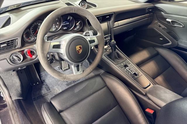 2016 Porsche 911 Carrera 4 GTS
