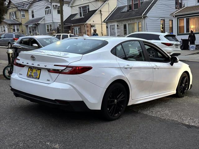2025 Toyota Camry SE [4]