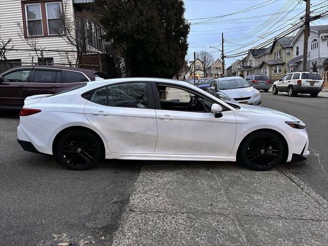 2025 Toyota Camry SE [5]