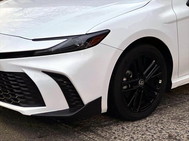 2025 Toyota Camry SE [9]