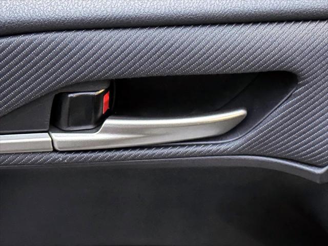 2025 Toyota Camry SE [12]