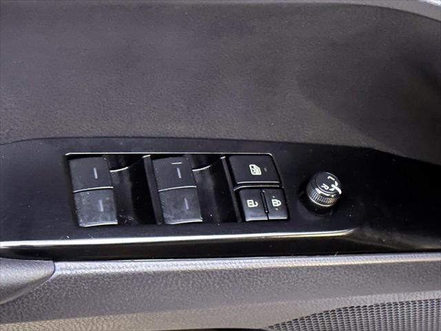 2025 Toyota Camry SE [13]