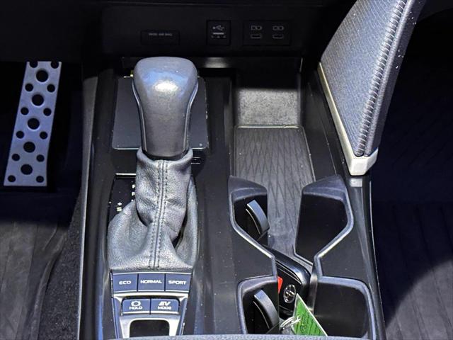 2025 Toyota Camry SE [20]