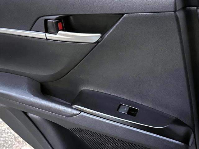 2025 Toyota Camry SE [21]