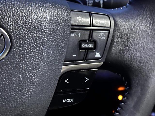 2025 Toyota Camry SE [23]