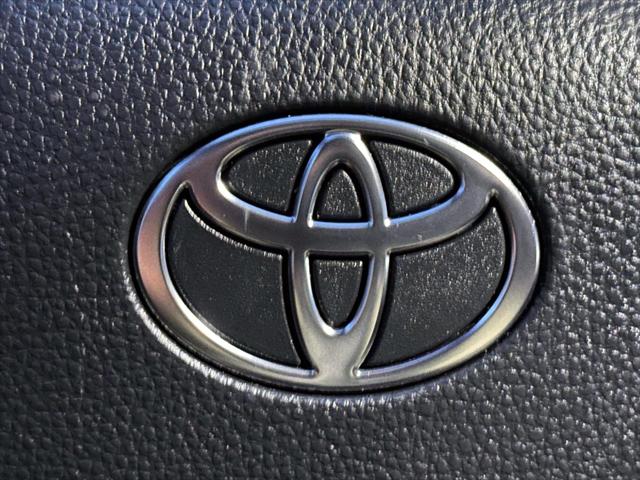 2025 Toyota Camry SE [24]