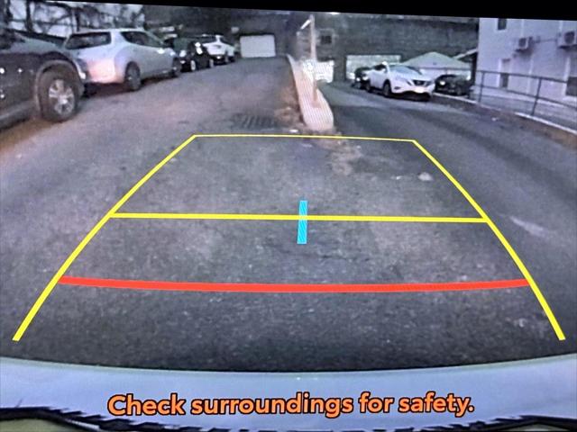 2025 Toyota Camry SE [25]