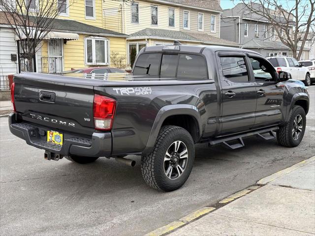 2016 Toyota Tacoma TRD Sport [4]
