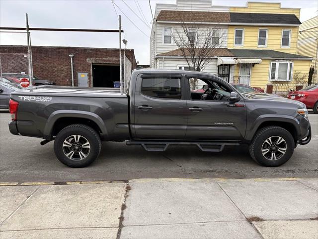 2016 Toyota Tacoma TRD Sport [5]
