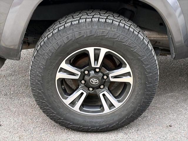 2016 Toyota Tacoma TRD Sport [11]