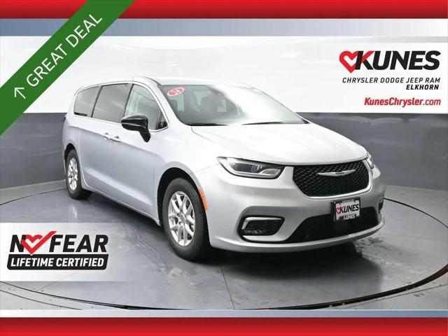 2024 Chrysler Pacifica Touring L for sale in Elkhorn, WI