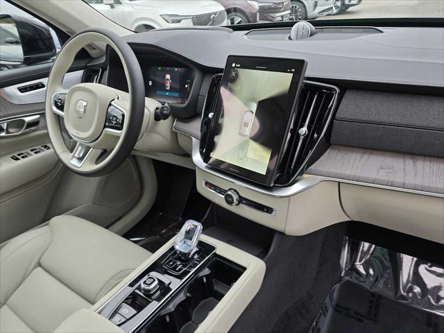 2026 Volvo XC90 Plug-In Hybrid Ultra, T8 AWD, Electric/Gasoline, Bright, 6 Seats