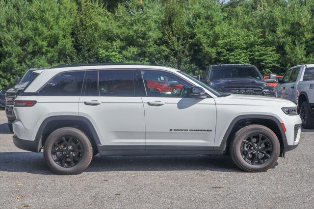 2026 Jeep Grand Cherokee GRAND CHEROKEE LAREDO ALTITUDE 4X4 2026 Jeep Grand Cherokee GRAND CHEROKEE LAREDO ALTITUDE 4X4
