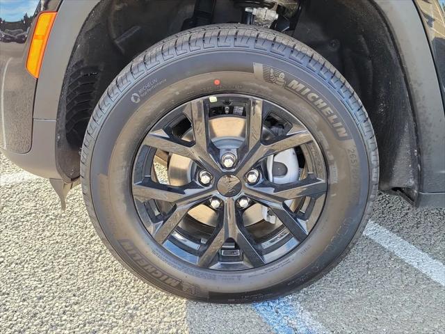 2026 Jeep Grand Cherokee Altitude 4x2