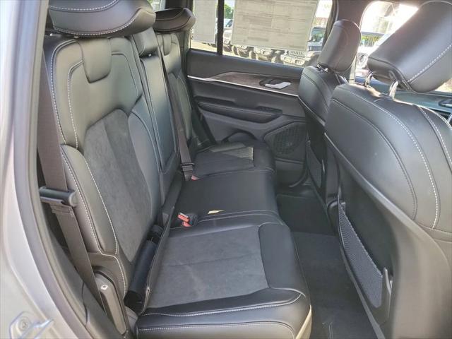 2026 Jeep Grand Cherokee Altitude 4x2