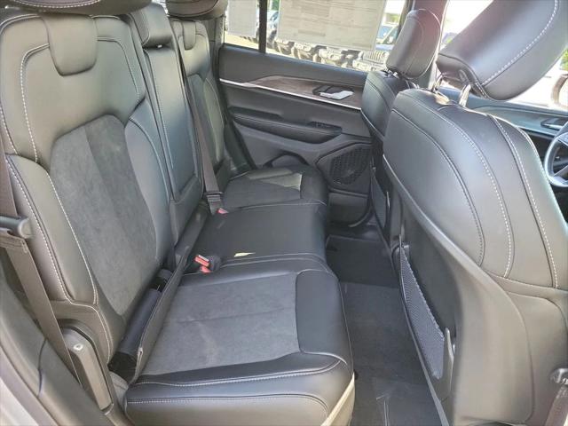 2026 Jeep Grand Cherokee Altitude 4x2