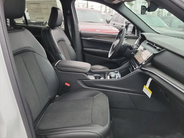 2026 Jeep Grand Cherokee Altitude 4x2