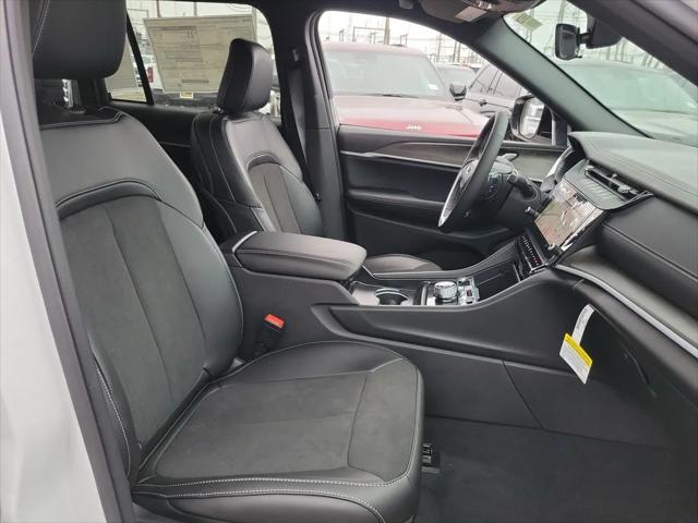2026 Jeep Grand Cherokee Altitude 4x2