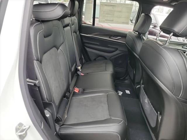 2026 Jeep Grand Cherokee Altitude 4x2