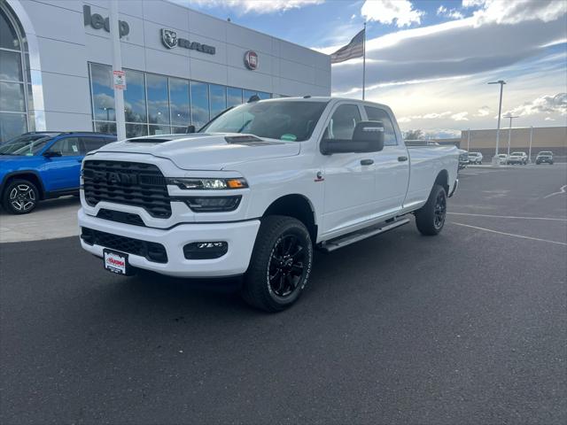 2026 RAM Ram 2500 RAM 2500 BLACK EXPRESS CREW CAB 4X4 8 BOX