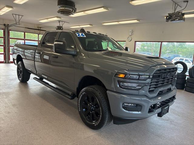 2026 RAM Ram 2500 RAM 2500 BLACK EXPRESS CREW CAB 4X4 8 BOX
