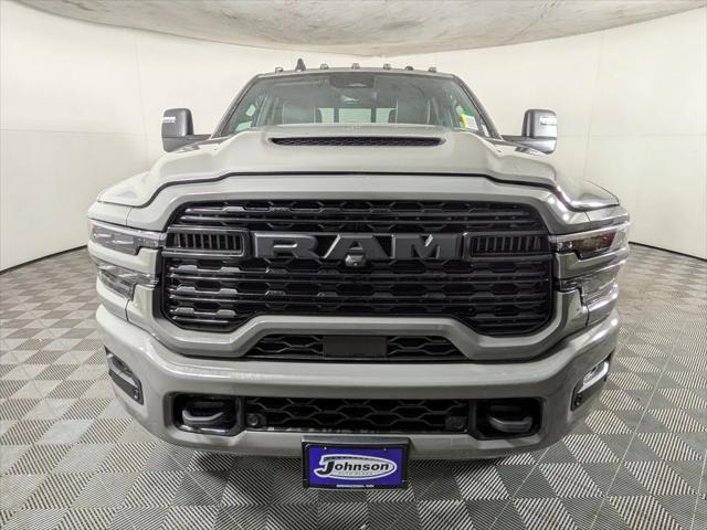 2026 RAM Ram 3500 RAM 3500 LIMITED CREW CAB 4X4 8 BOX