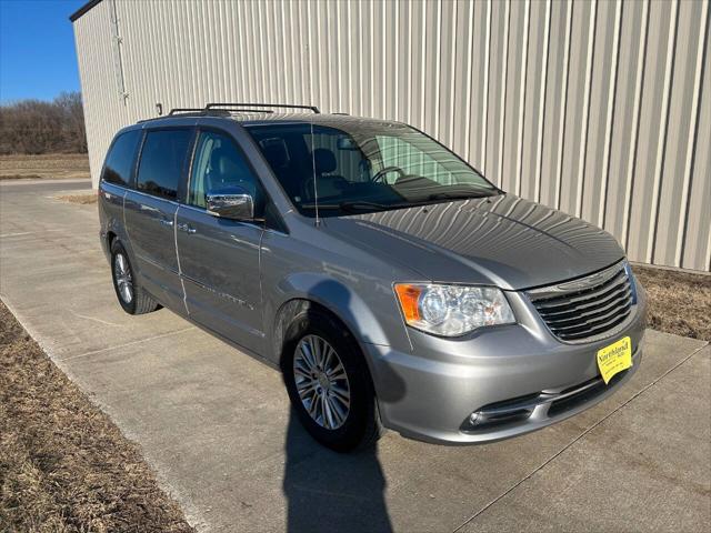 2014 Chrysler Town and Country Touring-L