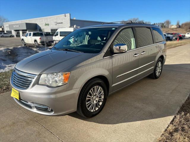 2014 Chrysler Town and Country Touring-L