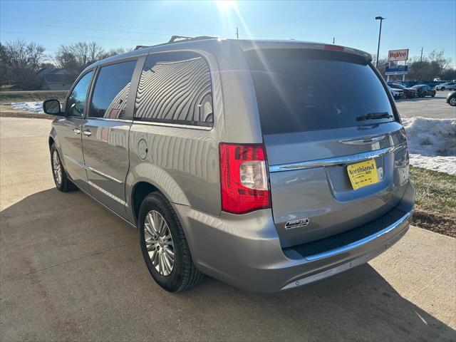 2014 Chrysler Town and Country Touring-L