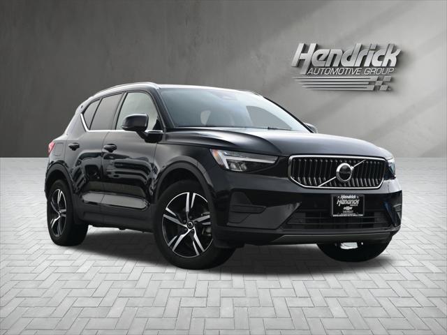 2025 Volvo XC40 B5 Core Bright Theme