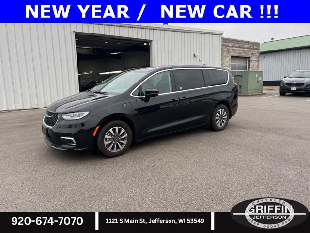2024 Chrysler Pacifica Hybrid Select