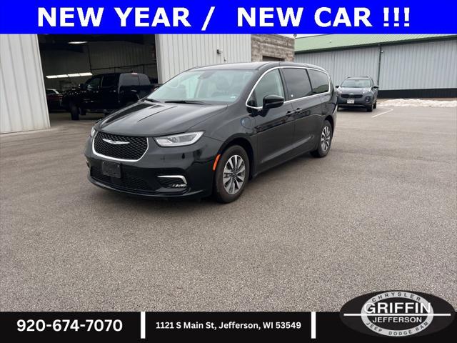 2024 Chrysler Pacifica Hybrid Select