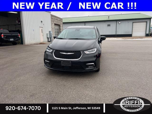 2024 Chrysler Pacifica Hybrid Select