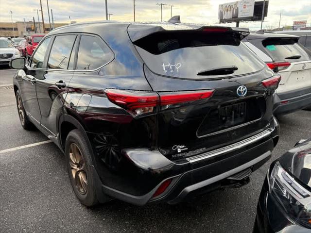 2023 Toyota Highlander Hybrid XLE Bronze