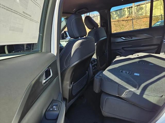 2025 Jeep Grand Cherokee Laredo 4x2