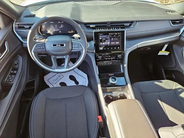 2025 Jeep Grand Cherokee Laredo 4x2