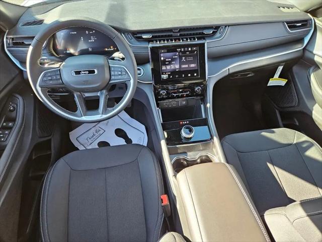 2025 Jeep Grand Cherokee Laredo 4x2