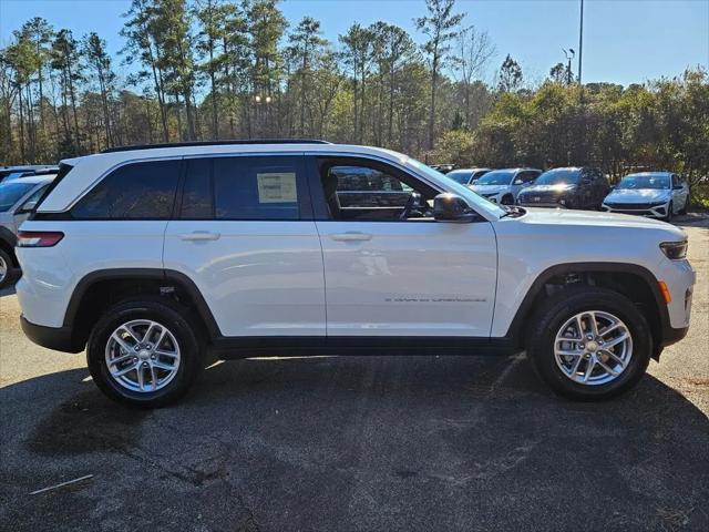 2025 Jeep Grand Cherokee Laredo 4x2