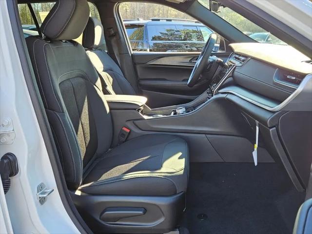 2025 Jeep Grand Cherokee Laredo 4x2