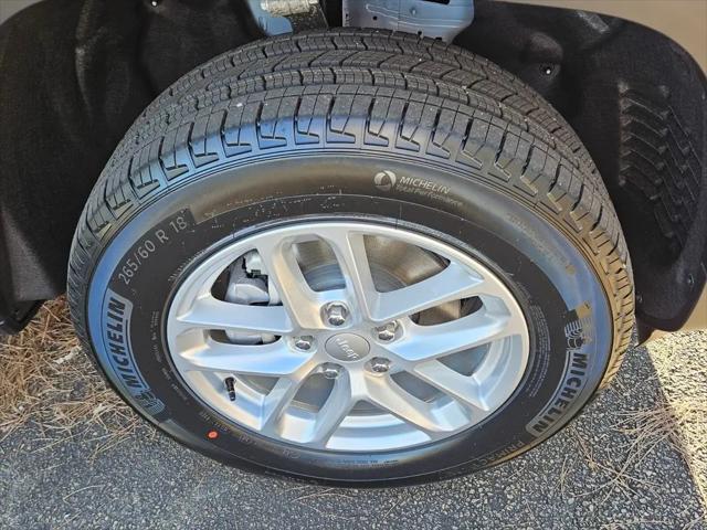 2025 Jeep Grand Cherokee Laredo 4x2
