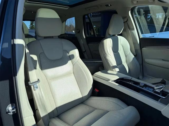 2022 Volvo XC90 Recharge T8 Inscription 6 Passenger