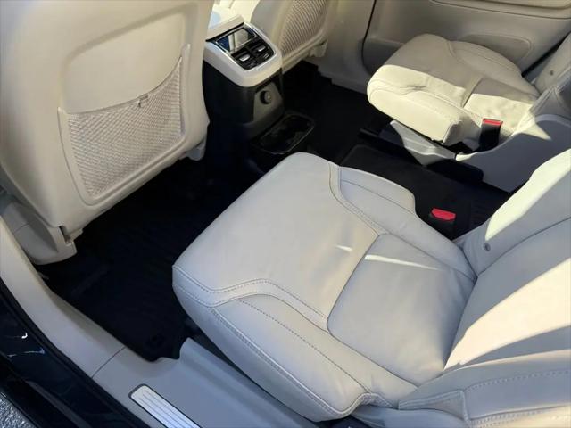 2022 Volvo XC90 Recharge T8 Inscription 6 Passenger